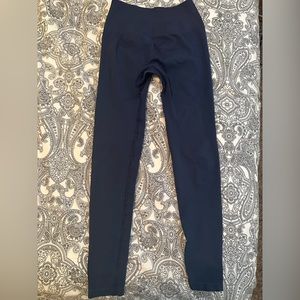 Alphalete Seamless Scrunch Leggings-Medium